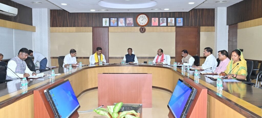 छत्तीसगढ़ कैबिनेट के अहम फैसले: युवाओं की होगी परीक्षा शुल्क वापसी, व्यापारियों को टैक्स में राहत, नवा रायपुर में NIFT कैम्पस को मंजूरी