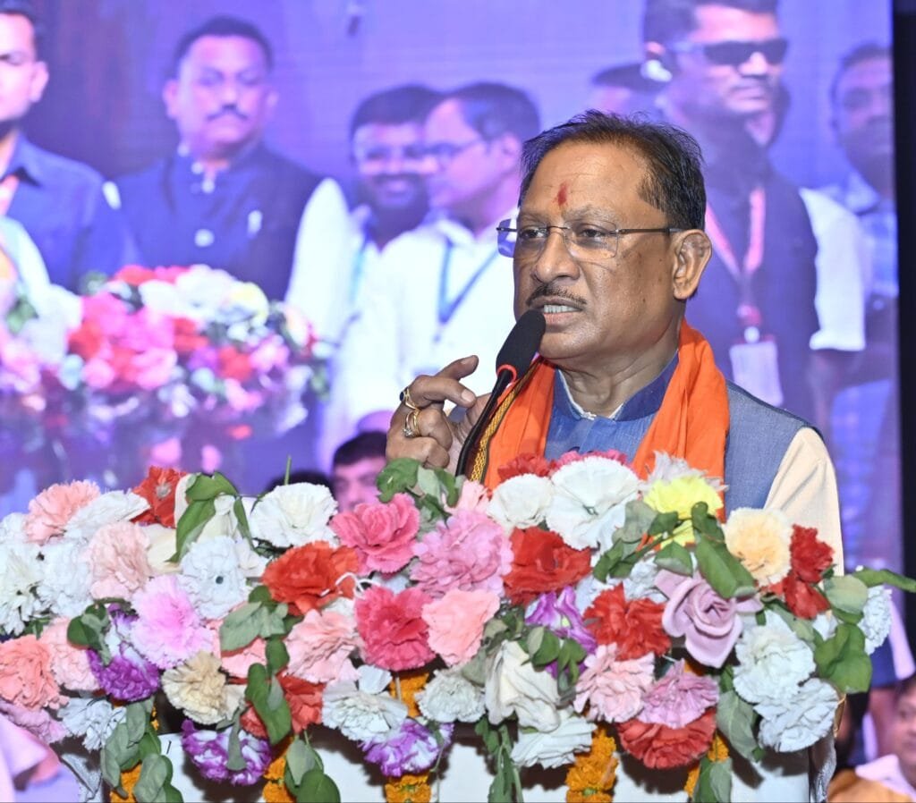 छत्तीसगढ़ चैंबर ऑफ कॉमर्स के नवनिर्वाचित पदाधिकारियों ने ली शपथ, मुख्यमंत्री साय बोले - व्यापार और निवेश से बनेगा विकसित छत्तीसगढ़