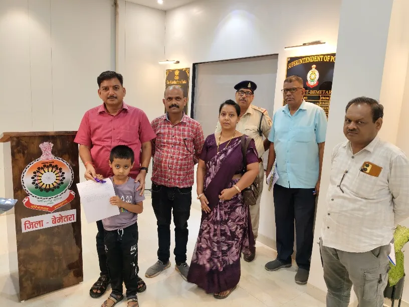 07 वर्षीय बालक को अनुकंपा नियुक्ति – SSP रामकृष्ण साहू ने सौंपा नियुक्ति पत्र