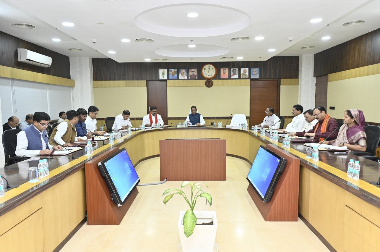 छत्तीसगढ़ कैबिनेट बैठक में लिए गए महत्वपूर्ण निर्णय: स्थानांतरण नीति 2025 को मिली मंजूरी, आम जनता को मिलेगी सस्ते भूखंड, दामाखेड़ा का नाम होगा "कबीर धर्मनगर दामाखेड़ा" करने की दी मंजूरी