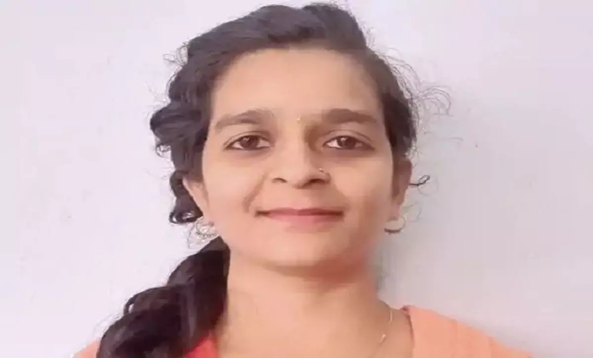 तहसीलदार की बेटी और केमिस्ट्री प्रोफेसर ने की, सुसाइड नोट में लिखा- "मम्मी-पापा सॉरी"