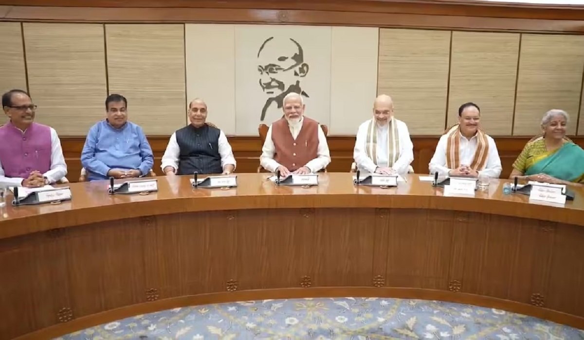 कैबिनेट बैठक में आपातकाल के विरोध में प्रस्ताव पारित, संविधान हत्या दिवस पर मौन रखकर दी श्रद्धांजलि
