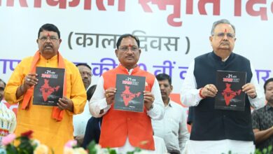लोकतंत्र केवल एक शासन प्रणाली नहीं, बल्कि जीवन जीने की एक पद्धति:लोकतंत्र सेनानियों का संघर्ष हम सबके लिए प्रेरणास्रोत - मुख्यमंत्री विष्णु देव साय
