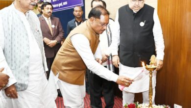 संसदीय पत्रकारिता विषय पर आयोजित एक दिवसीय कार्यशाला में मुख्यमंत्री विष्णु देव साय और विधानसभा अध्यक्ष डॉ. रमन सिंह हुए शामिल