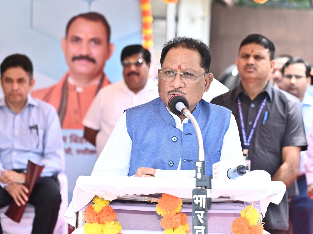 मुख्यमंत्री ने मैदानी स्वास्थ्य अमले के लिए 151 नए वाहनों को दिखाई हरी झंडी