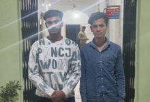 वायरल वीडियो में दो युवक और एक महिला बेच रहे थे अवैध शराब, पुलिस ने पकड़ा तीनों को रंगेहाथ