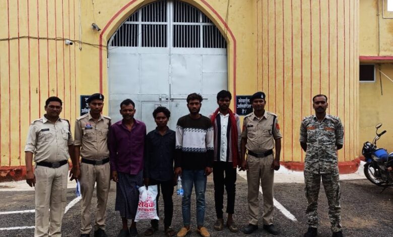 भेड़ चोरी की रिपोर्ट कर लौट रहा युवक बीच रास्ते में डंडों से पीटा गया, चार आरोपी गिरफ्तार