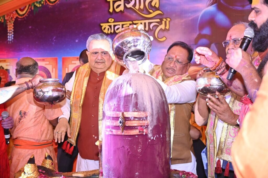 मुख्यमंत्री विष्णु देव साय और विधानसभा अध्यक्ष डॉ. रमन सिंह ने रायपुर की भव्य कांवड़ यात्रा में हुए शामिल, रूद्राभिषेक कर प्रदेशवासियों की सुख-समृद्धि की कामना
